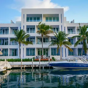 Zenza Boutique 4* Turtle Cove