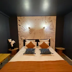 https://charmes-en-ville-le-charme-poetique.hotels-rhonealpes.com